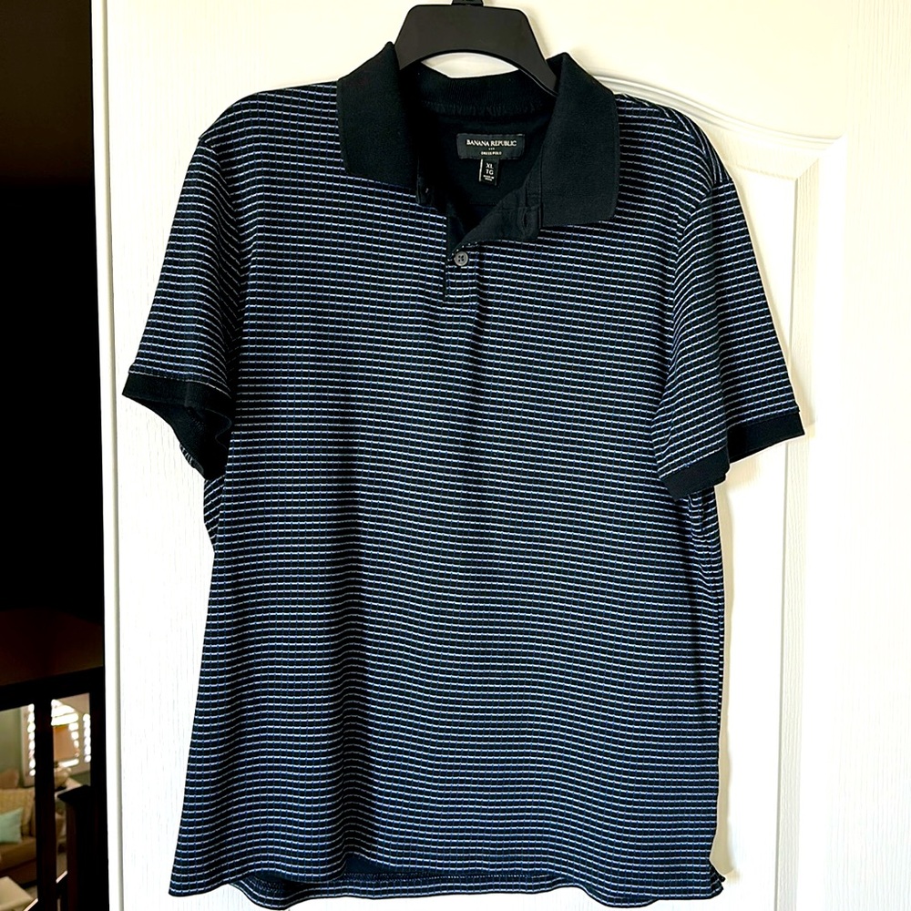 Banana Republic men’s dress polo shirt in XL. Black, blue and grey.